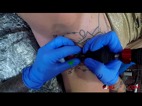 ❤️ Extremt tatuerade snyggingen Sully Savage fick en tatuering på sin klitoris ️ Anal video at porn sv.xxxwow-net.ru